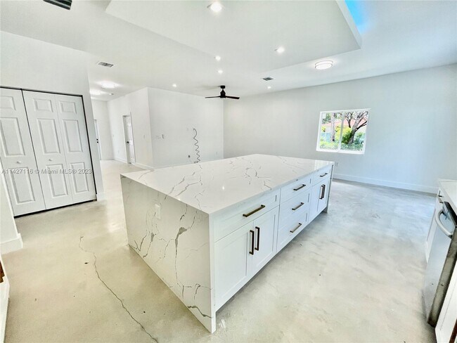 Foto del edificio - 3010 NW 3rd St