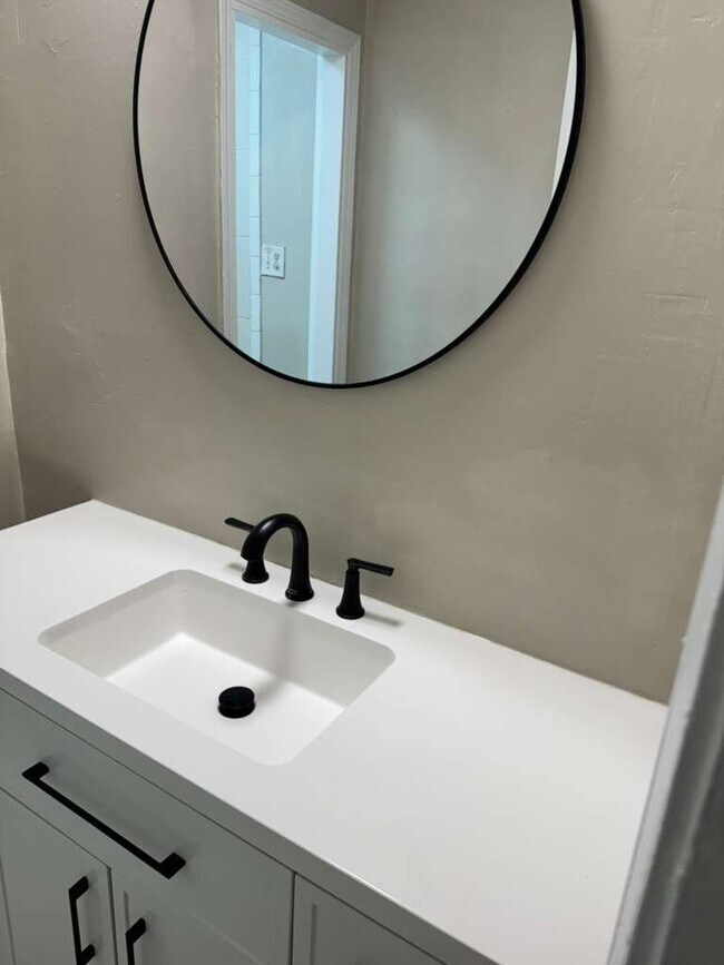 Foto del edificio - 5900 Carmelwood Cir