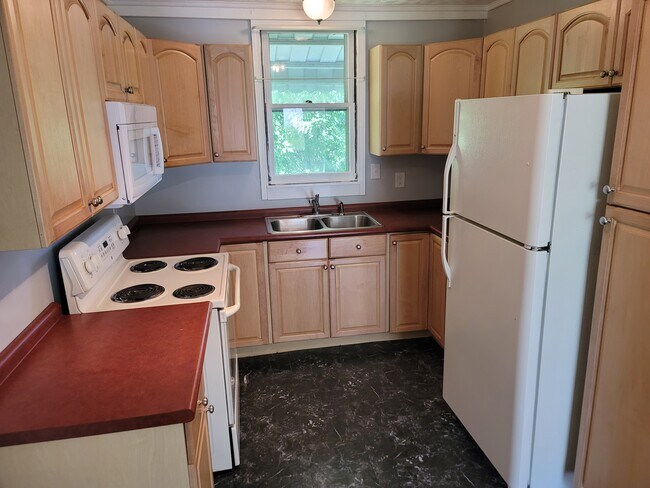 Building Photo - 2025 Brodhead Rd