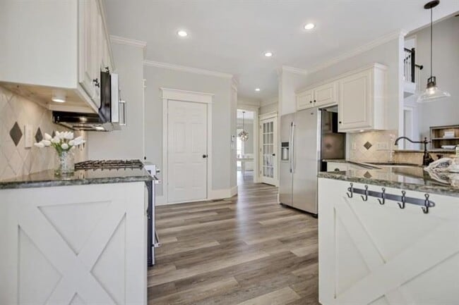 Building Photo - 330 Summerlin Dr