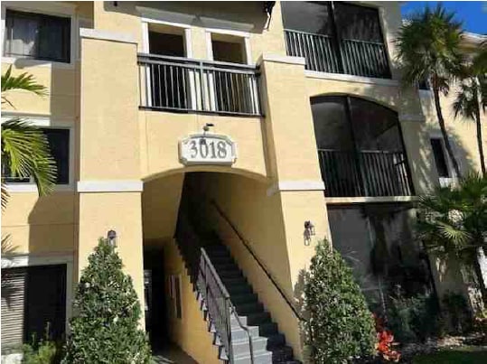 Building Photo - 3018 Alcazar Pl