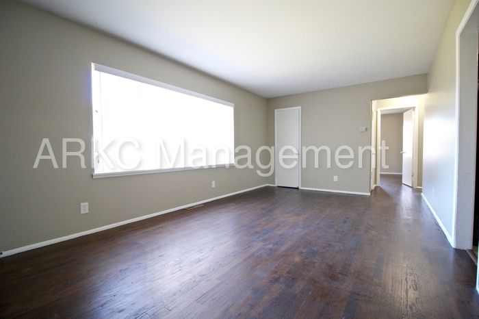 Foto principal - 8836 Flora Ave