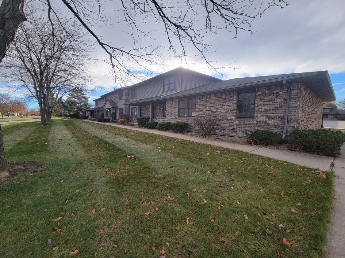 Foto principal - 6215 Normandy Drive