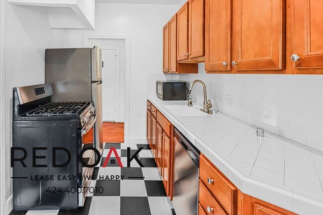 Foto del edificio - Magnificent Bright and Sunny Remodeled Stu...