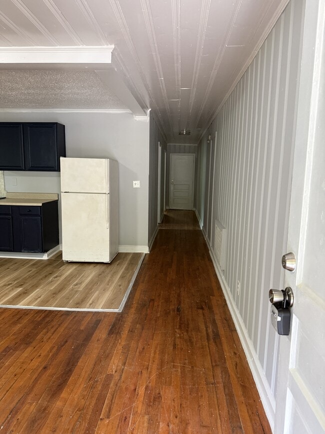 Building Photo - 1307 Hemingway St