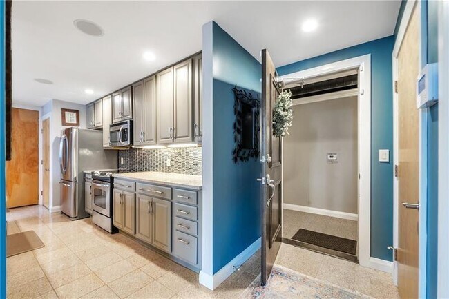 Foto del edificio - 300 Fourth Ave