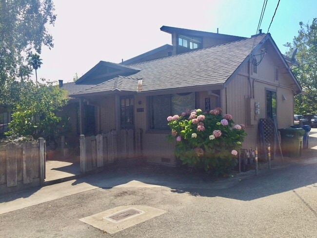 Building Photo - 681 37th Ave