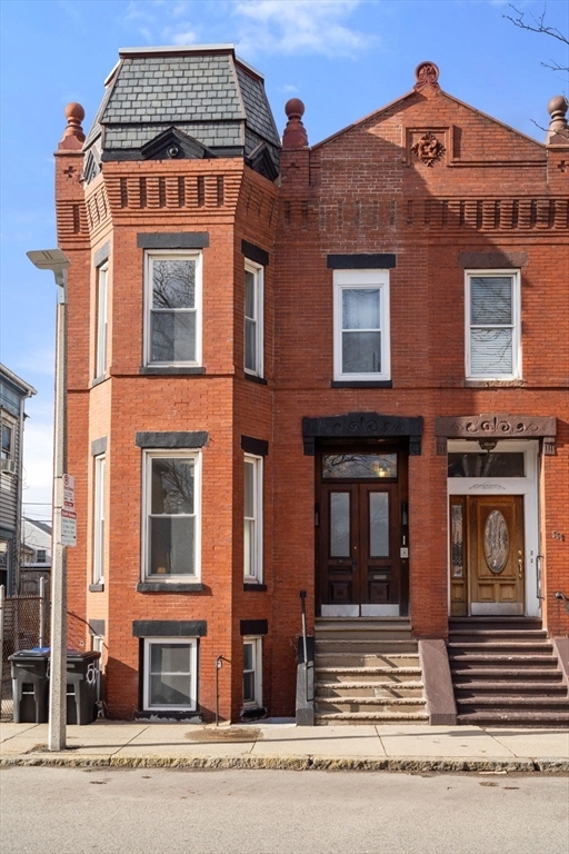 Building Photo - 564 E 5th St