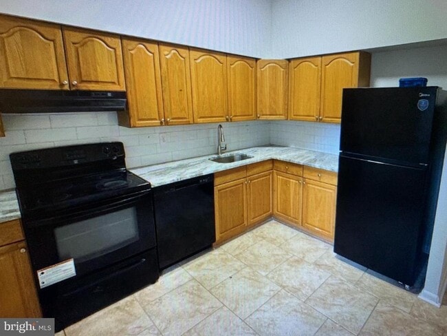 Building Photo - 502 BROMLEY