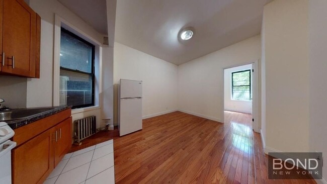Building Photo - 228 E 36th St
