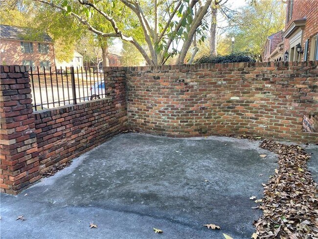 Building Photo - 3113 Colonial Way