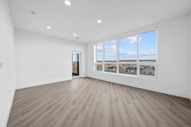 Building Photo - Baypark Bayonne