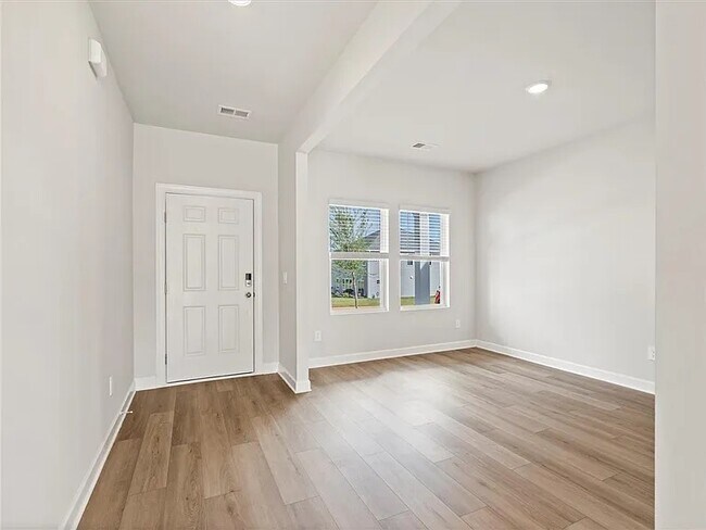 Building Photo - 511 Ward Wilson Trl