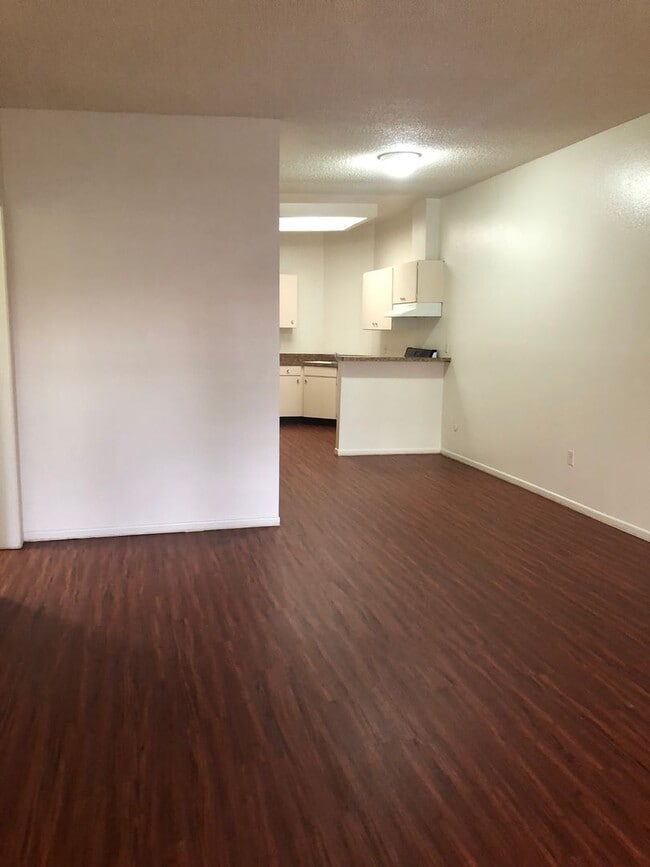 Foto del edificio - 3600 Sampson Ct