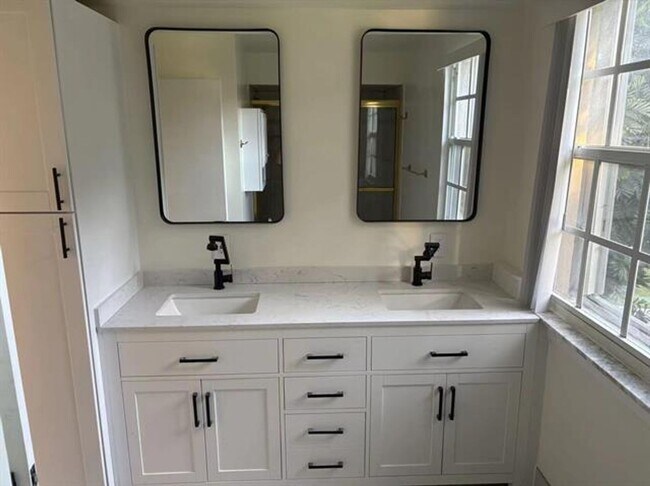 Building Photo - 11077 Longboat Dr