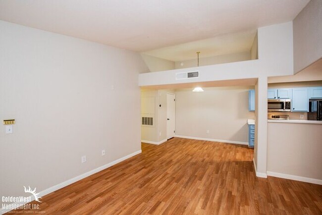 Building Photo - Beautifully updated 2Bdm 2Ba condo in the ...