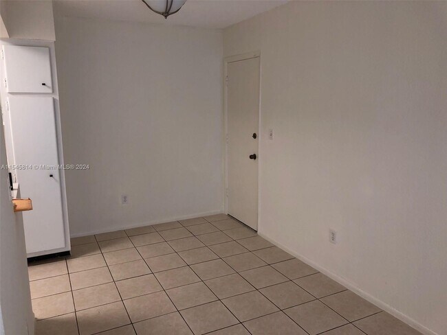Foto del edificio - 10762 N Kendall Dr