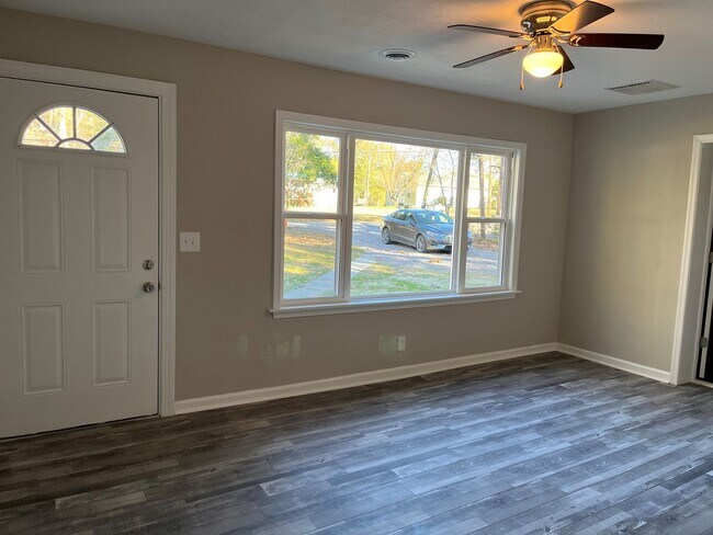 Foto del edificio - 3 Bedroom, 2 bath newly remodeled house