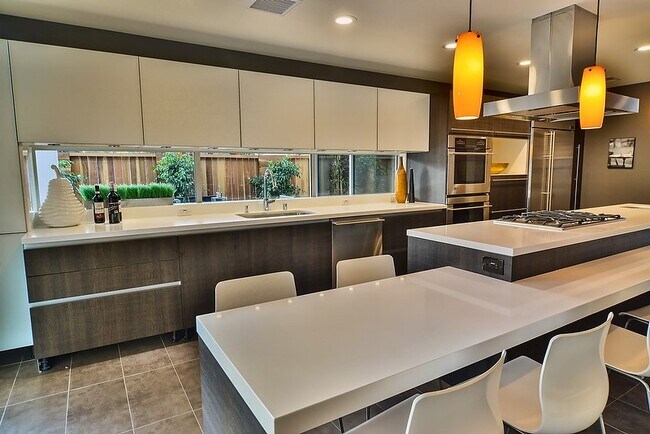 Foto del edificio - 16500 Moorpark St