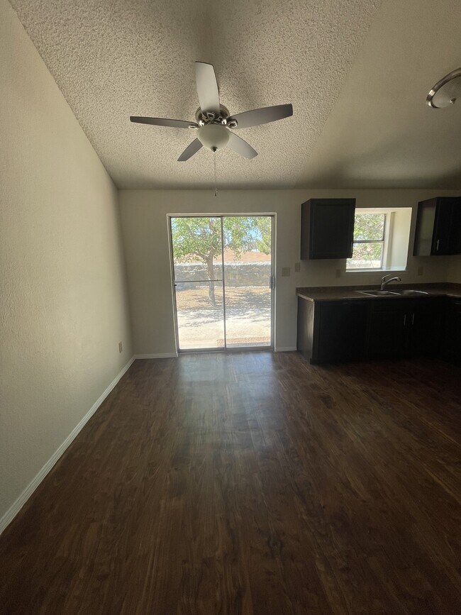 Building Photo - 12040 Sal Rasura Ct