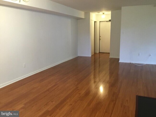 Foto del edificio - 110 Lowell Ct