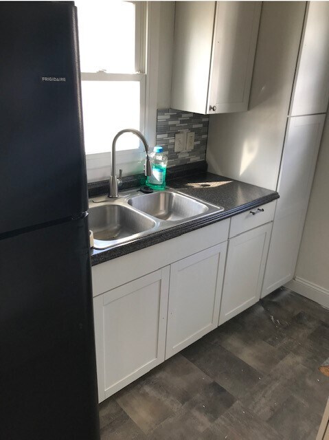 Kitchen - 543 Lawson Ave