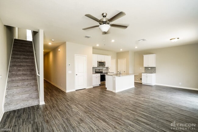 Building Photo - 14350 Palm Ridge