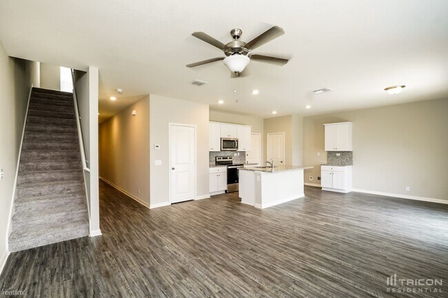 Foto del edificio - 14350 Palm Ridge