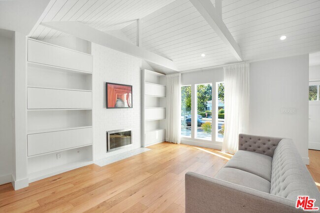 Foto del edificio - 564 N Arden Blvd