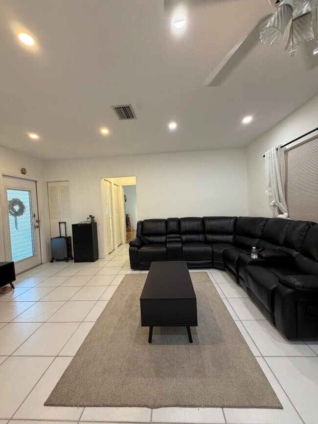 Foto del edificio - 1300 N 17th Ave