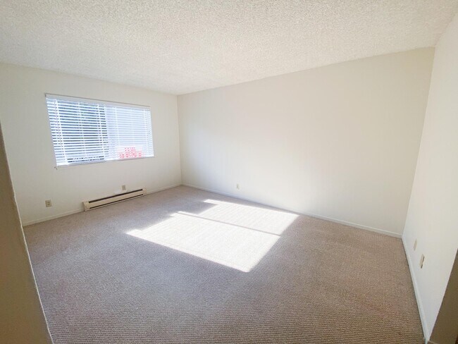 Master Bedroom - 150 Saratoga Ave