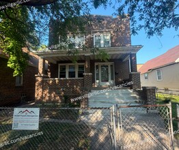 Building Photo - 5417 Wood Ave