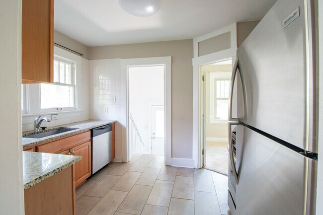 Foto del edificio - 4326 Batavia Pl