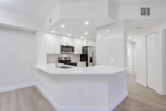 Building Photo - 3023 Alcazar Pl