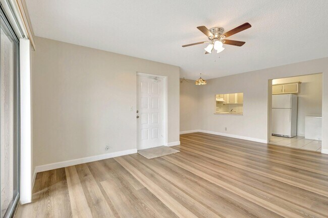 Foto del edificio - 1002 Green Pine Blvd