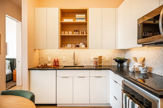 Kitchen - Fishtown Urby Apartments