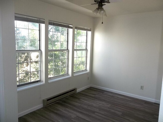 Building Photo - 2828 Silverplume Dr
