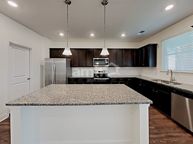 Building Photo - 2121 Laurel Vlg Cir