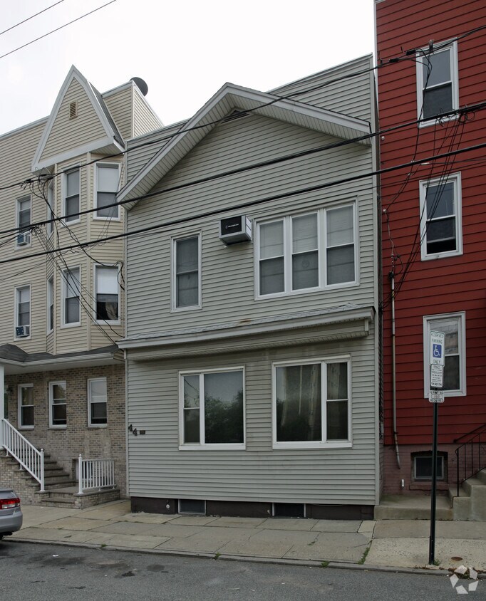 Building Photo - 44 E 19th St