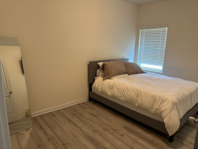 Foto del edificio - 5285 Burrus Ln