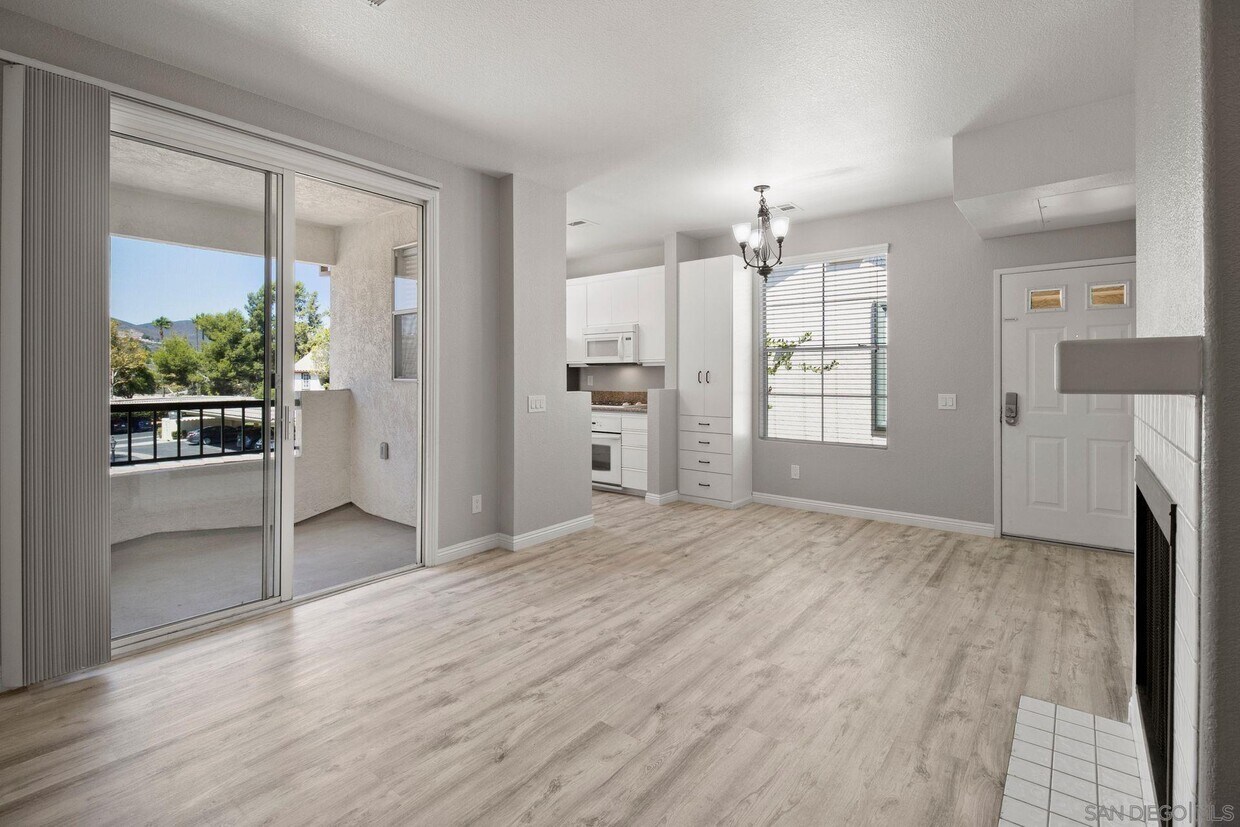 Foto principal - 10850 Sabre Hill Dr