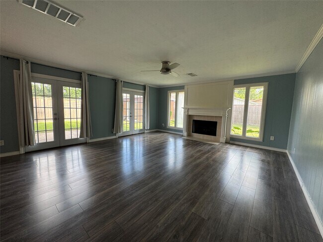 Foto del edificio - 4206 Gardendale Dr
