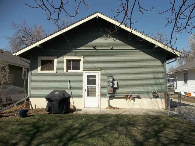 Building Photo - 216 N Sherwood St