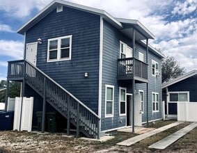 Building Photo - 403 S Albany Ave