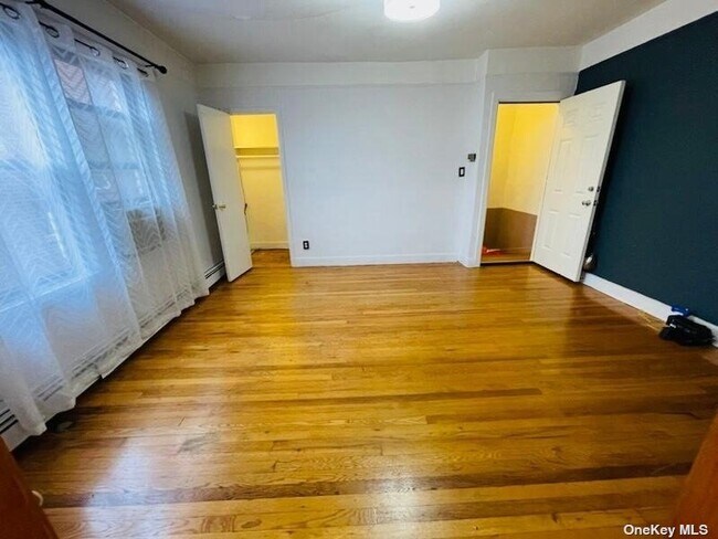 Foto del edificio - 61-25 163rd St