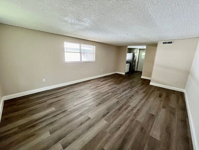 Building Photo - 10038 E Wilder