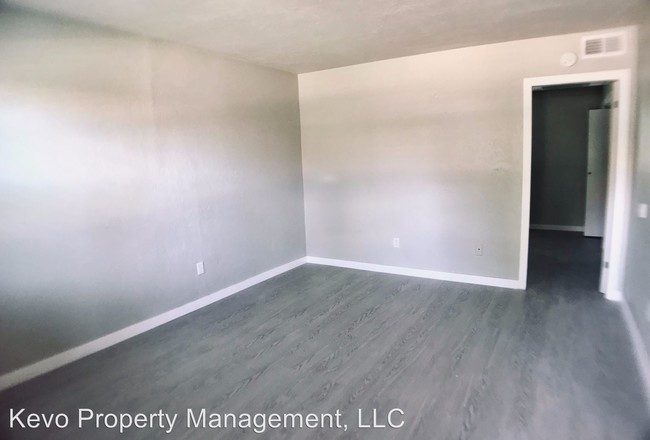 Building Photo - 5912 NW 41st St
