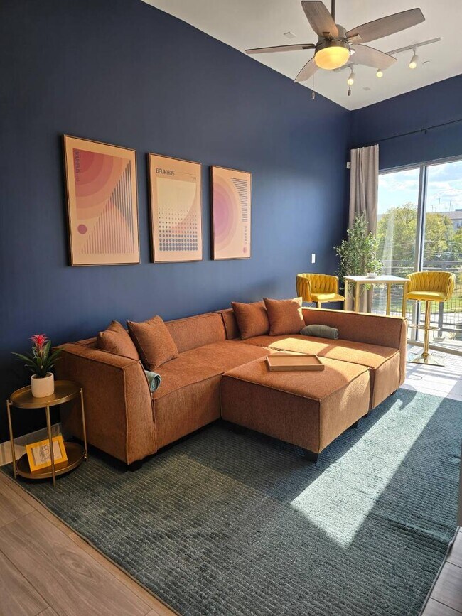 Photo - 1100 Peters St Apartment