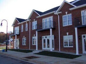 Building Photo - 101 Duncraig Dr