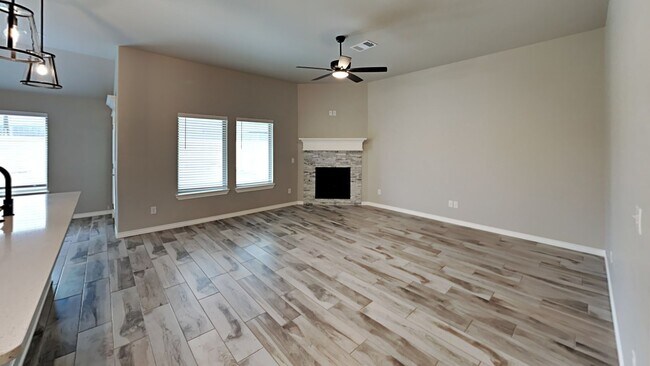 Building Photo - Spectacular 3 Bedroom 2 Bathroom Home in B...
